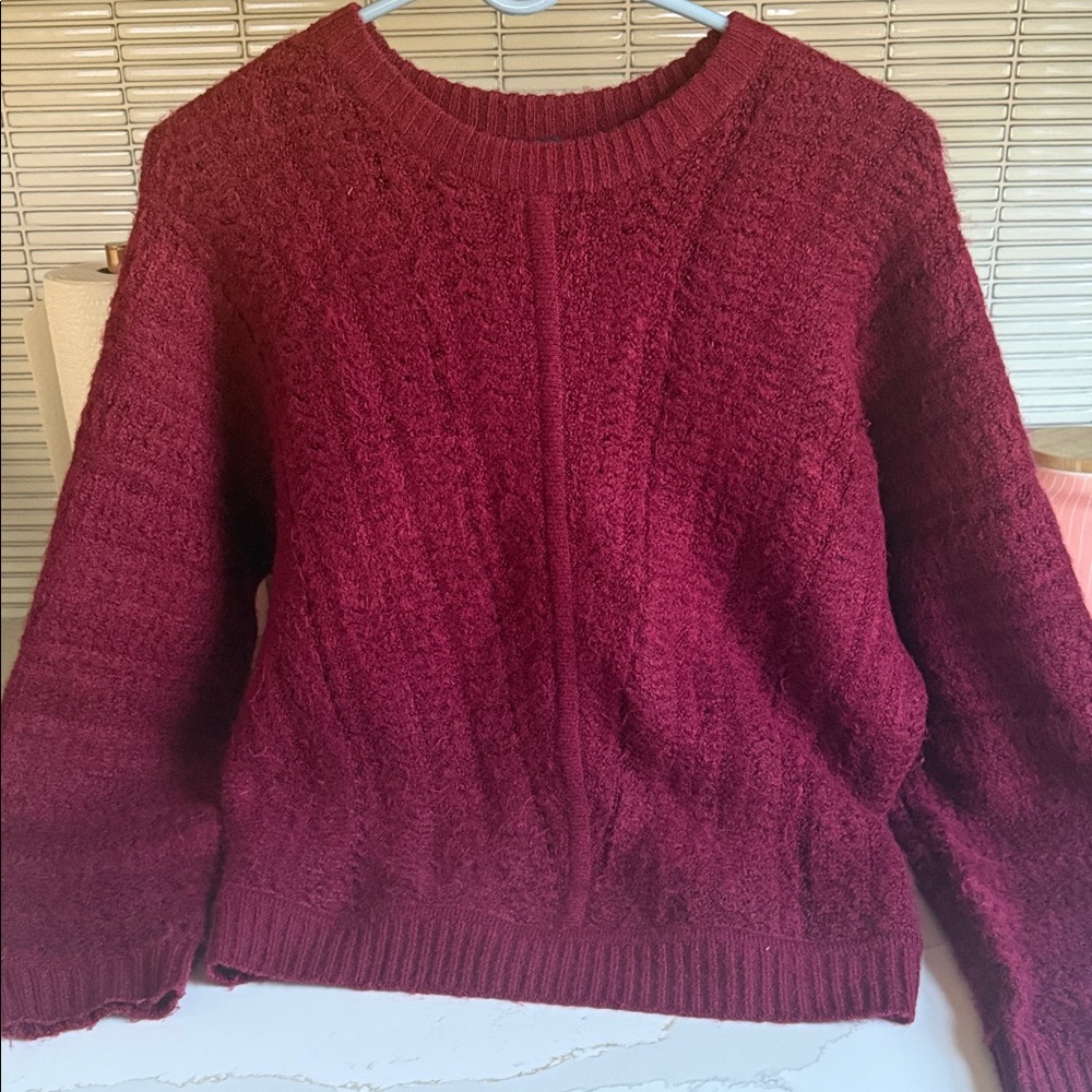 Cozy Women's Cable Knit Sweater - Burgundy